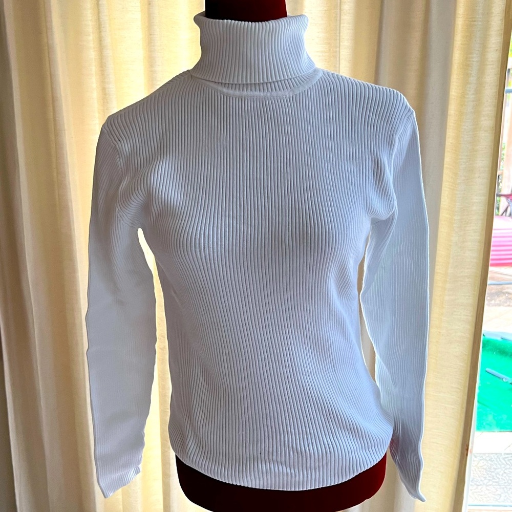 Shu*Shu white turtleneck